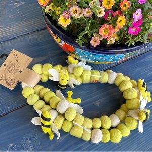 Felt Bumble Bee Decorative Garland